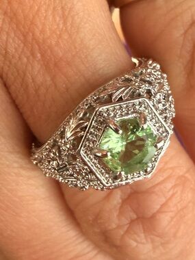 Vtg Filigree Peridot Sterling Silver ring Sz7